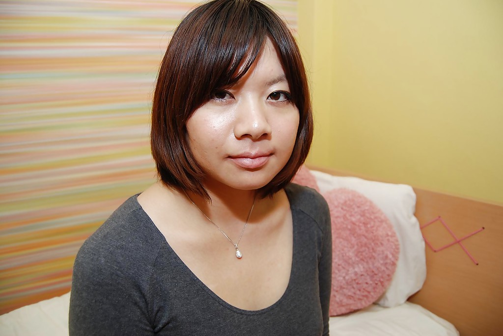 Полноватая азиатка Harumi Okuno намылила волосатый лобок в душе