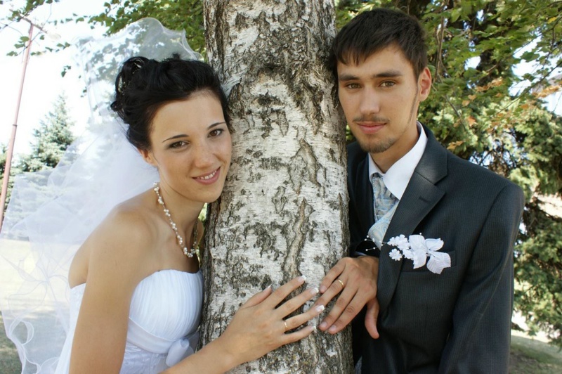 Молодая жена показывает киску мужу в медовый месяц
