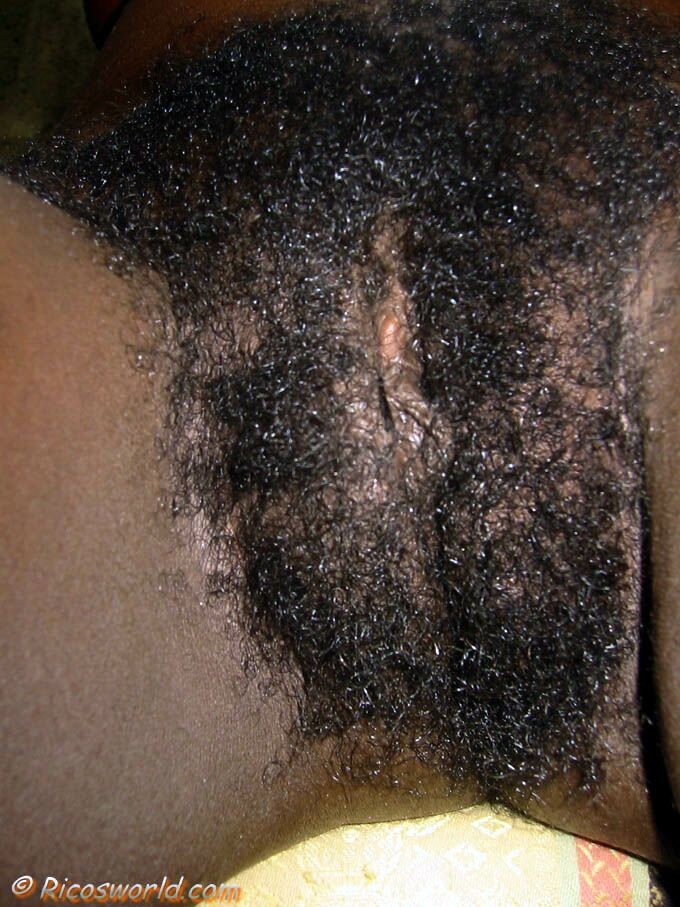 Африканка с очень волосатой пиздой