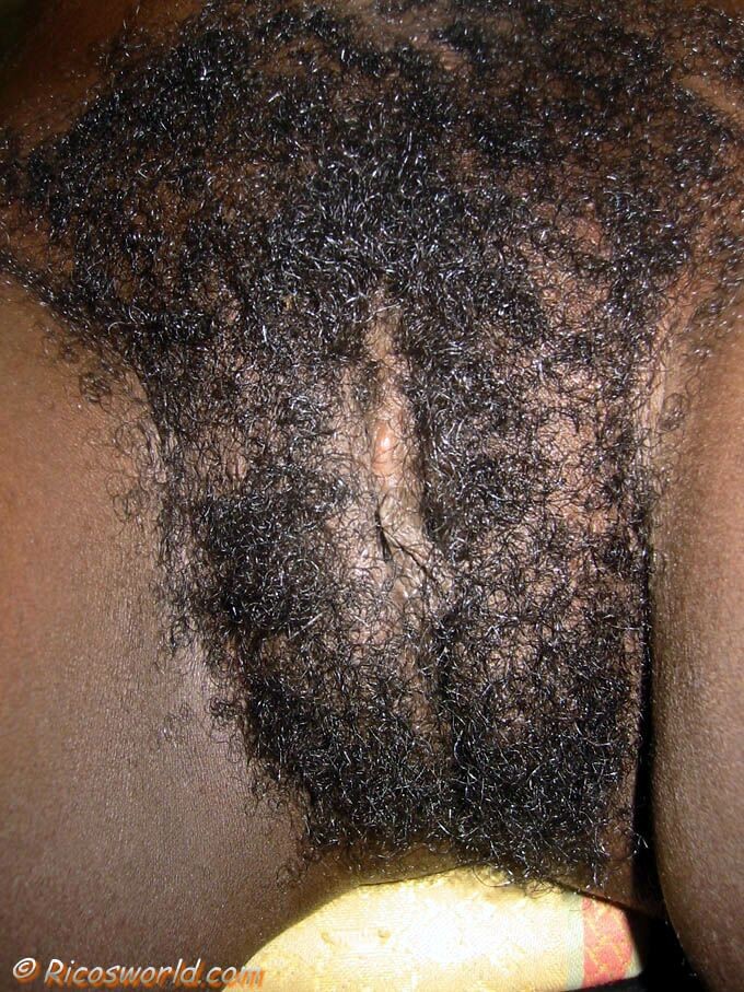 Африканка с очень волосатой пиздой